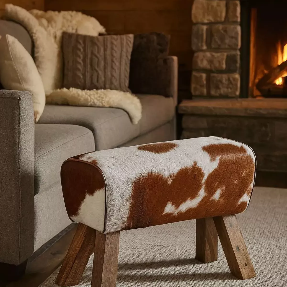 TABOURET EN PEAU DE VACHE