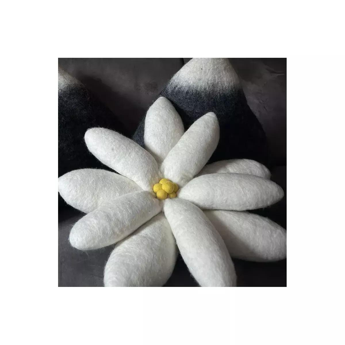 COUSSIN EDELWEISS GEANT EN FEUTRINE