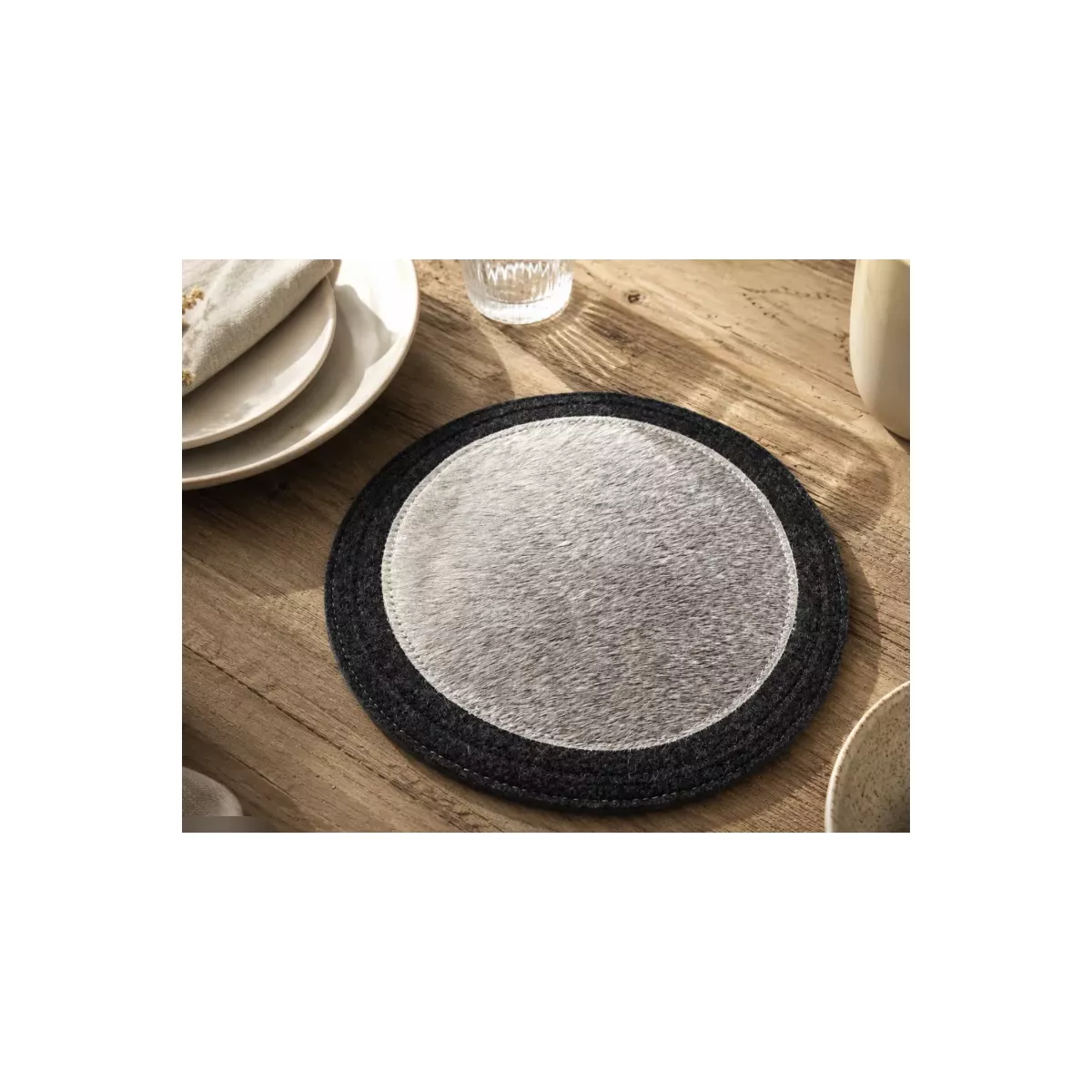DESSOUS DE PLAT ROND EN FEUTRE DE LAINE ET PEAU DE VACHE