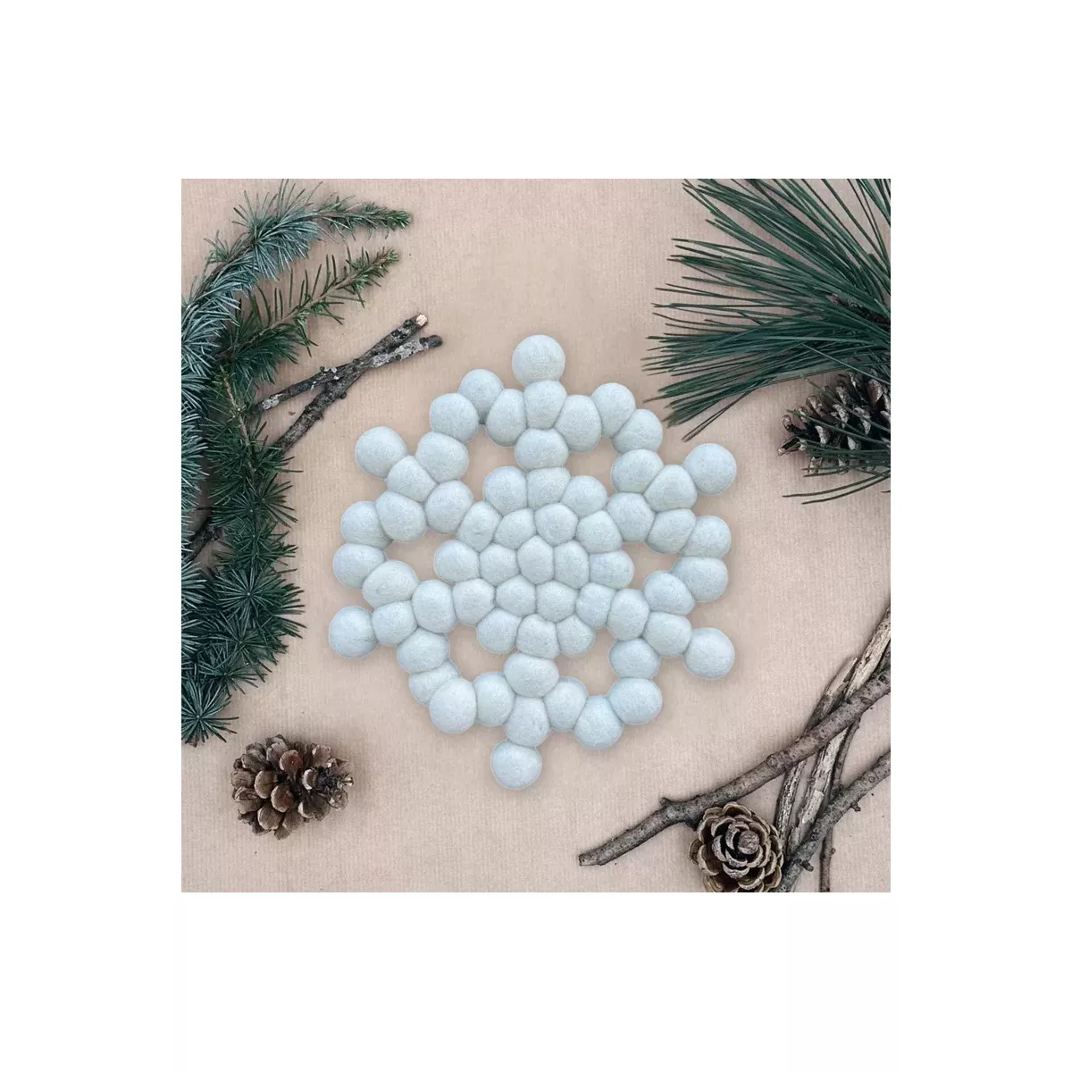 DESSOUS DE PLAT FLOCON EN BOULES DE FEUTRINE