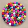 DESSOUS DE PLAT MULTICOLOR EN BOULES DE FEUTRINE