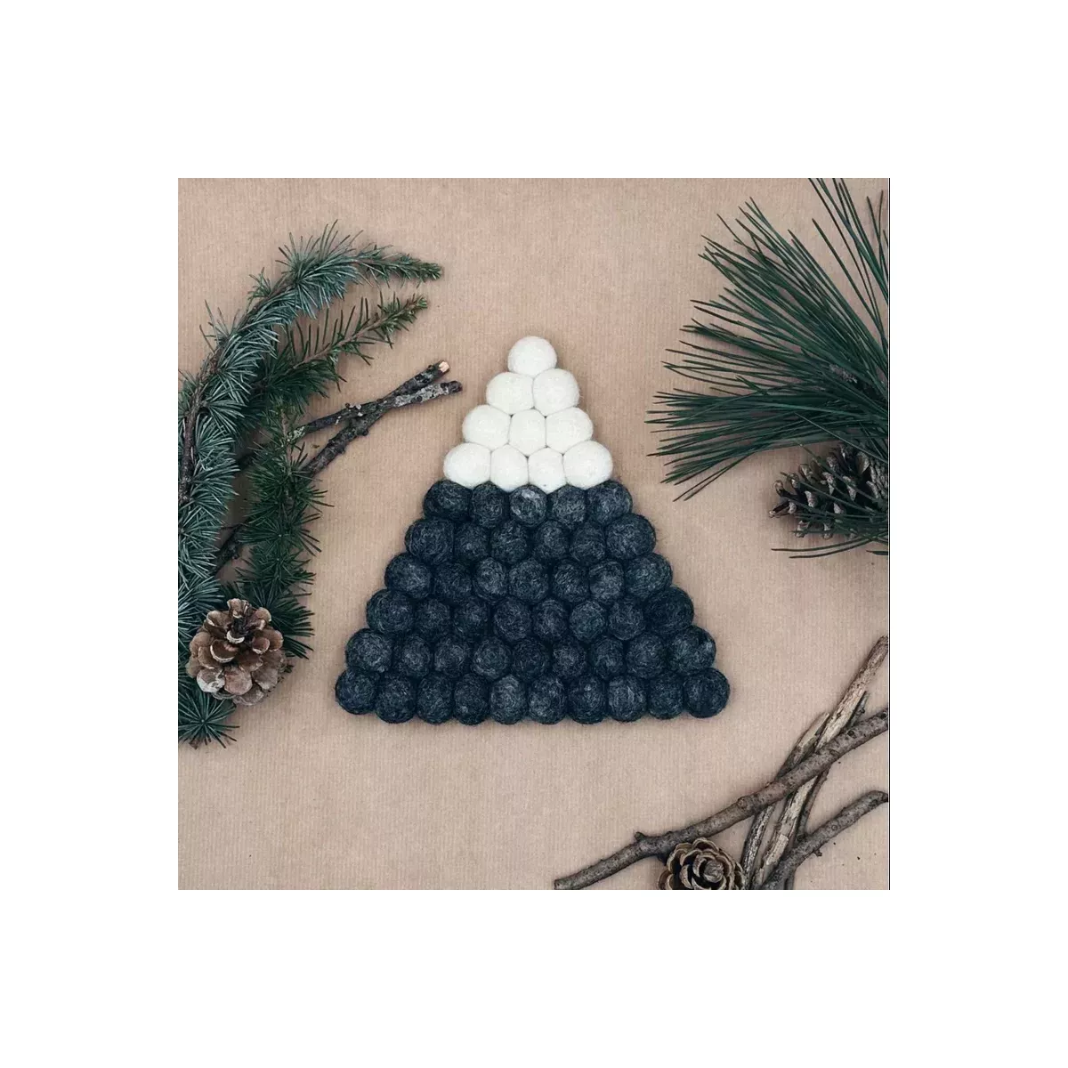 DESSOUS DE PLAT MONTAGNE EN BOULES DE FEUTRINE