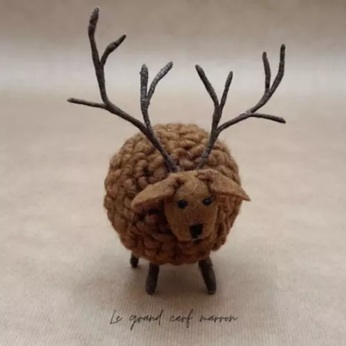 CERF MARRON EN FEUTRINE