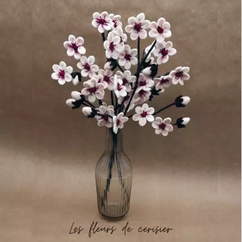 BRANCHE DE FLEUR DE CERISIER EN FEUTRINE