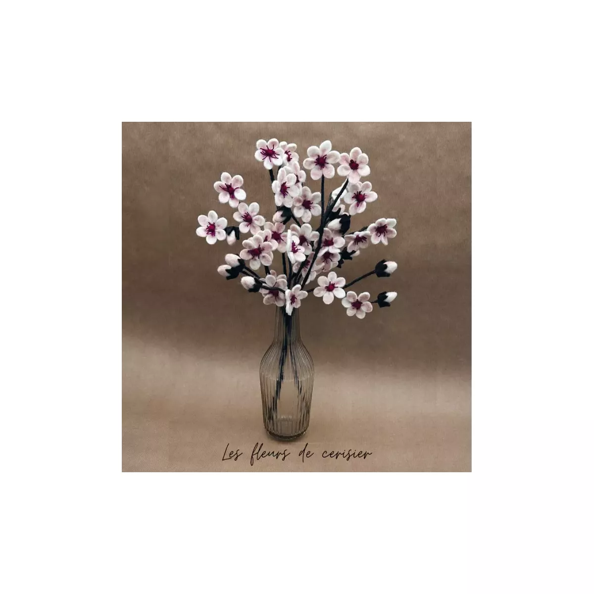 BRANCHE DE FLEUR DE CERISIER FEUTRINE