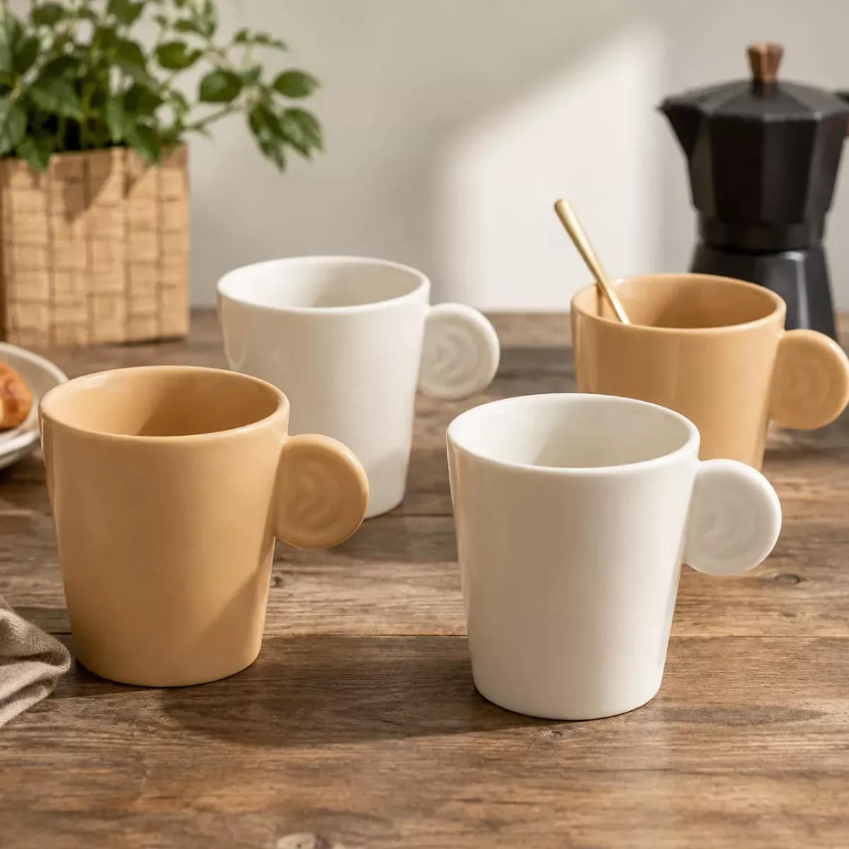 LOT DE 4 TASSES À CAFÉ