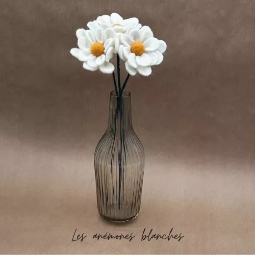 BRANCHE D'ANÉMONE BLANCHE