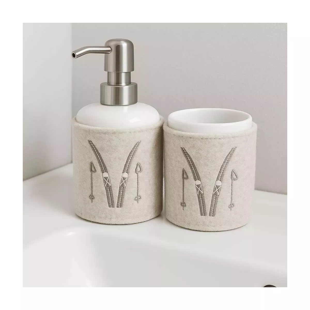 DISTRIBUTEUR SAVON FEUTRE DE LAINE MOTIF SKI