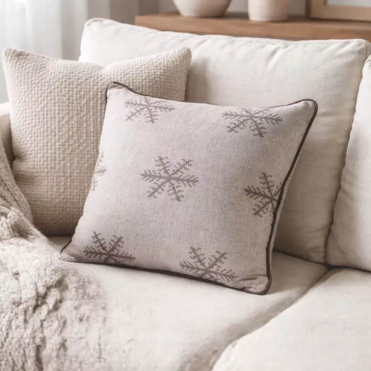 COUSSIN BEIGE FLOCON 50X50 CM