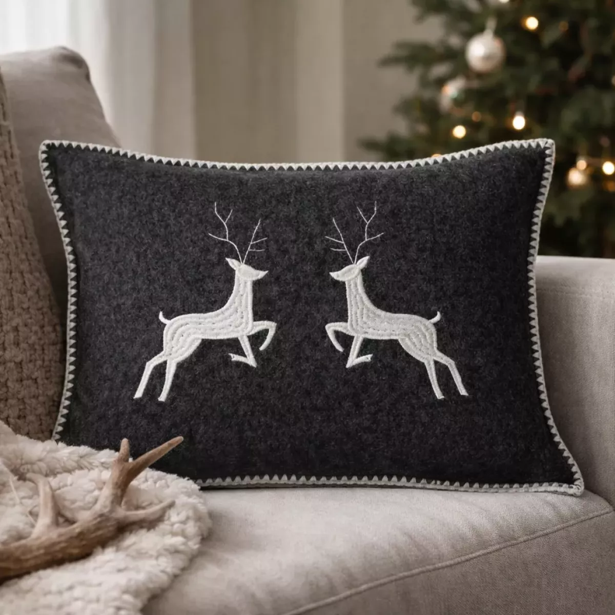 COUSSIN RENNE FEUTRE DE LAINE