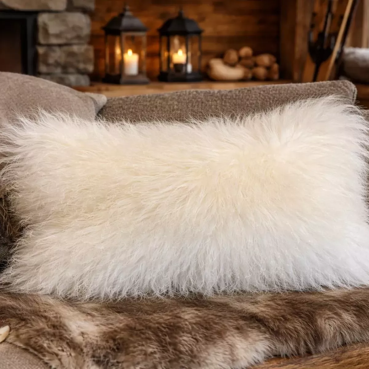 COUSSIN EN AGNEAU DU TIBET BLANC 60X40 CM